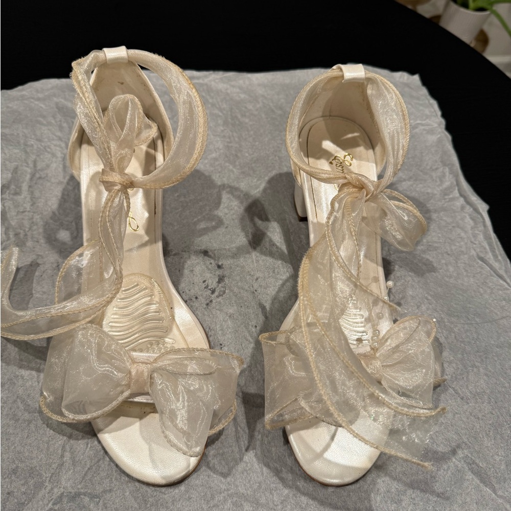 Cream Women's Heels with Bow Detail